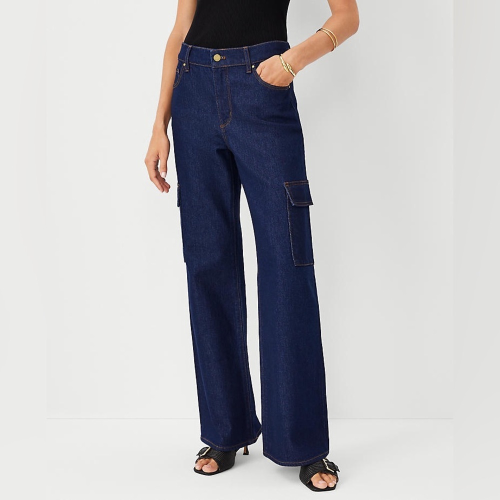 (R3) ANN TAYLOR
Wide-leg cargo jean with side pockets, size 12 P - Picture 14 of 16